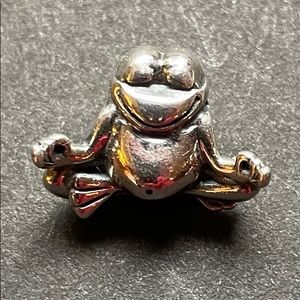 Chamilia yoga frog charm